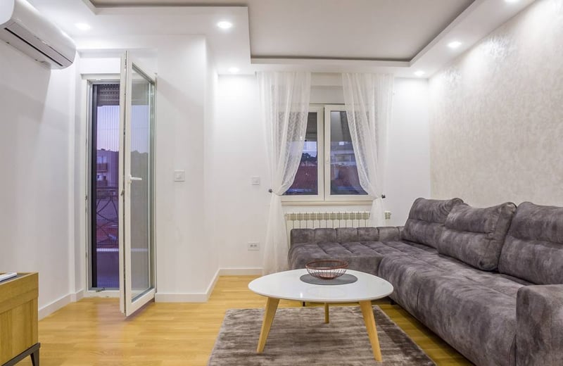 Location d’un appartement spacieux de 3 pièces, 56 m², quartier Zvezdara, Belgrade, Serbie
